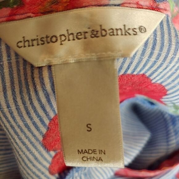 Classic blue pinstripe top with rose pattern - Picture 8 of 10